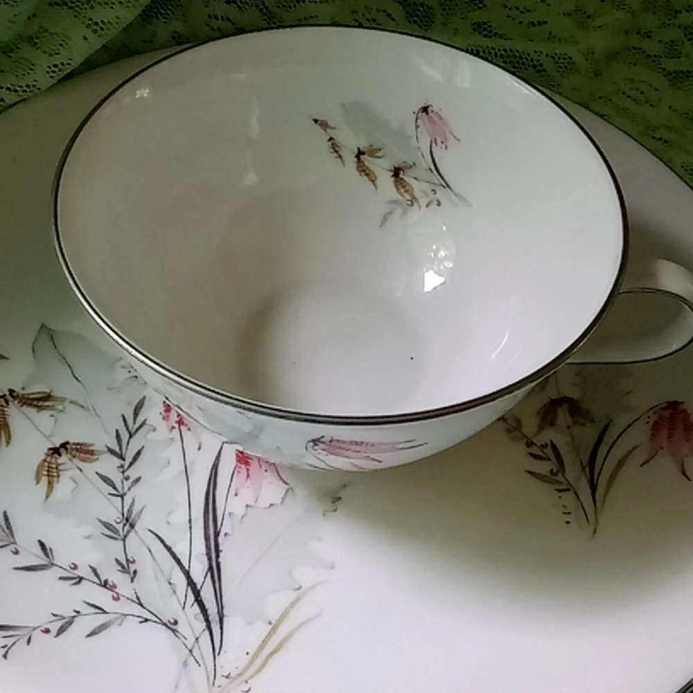Royal duchess tea cup and dessert plate